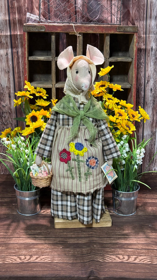 Vivian the Prairie Mouse