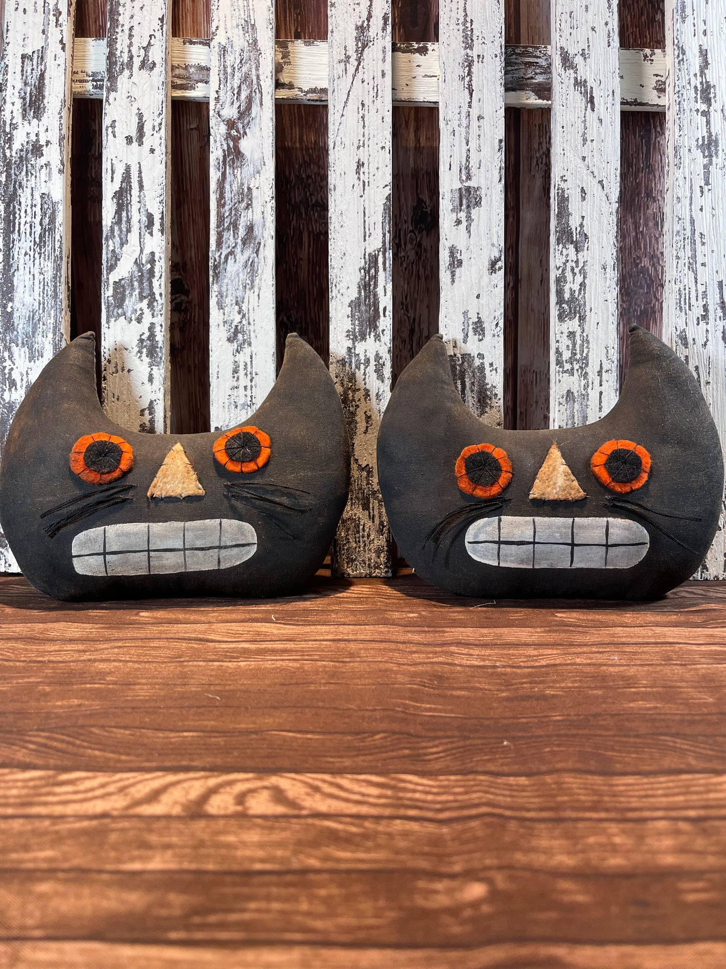 Primitive Scaredy Cat Tucks